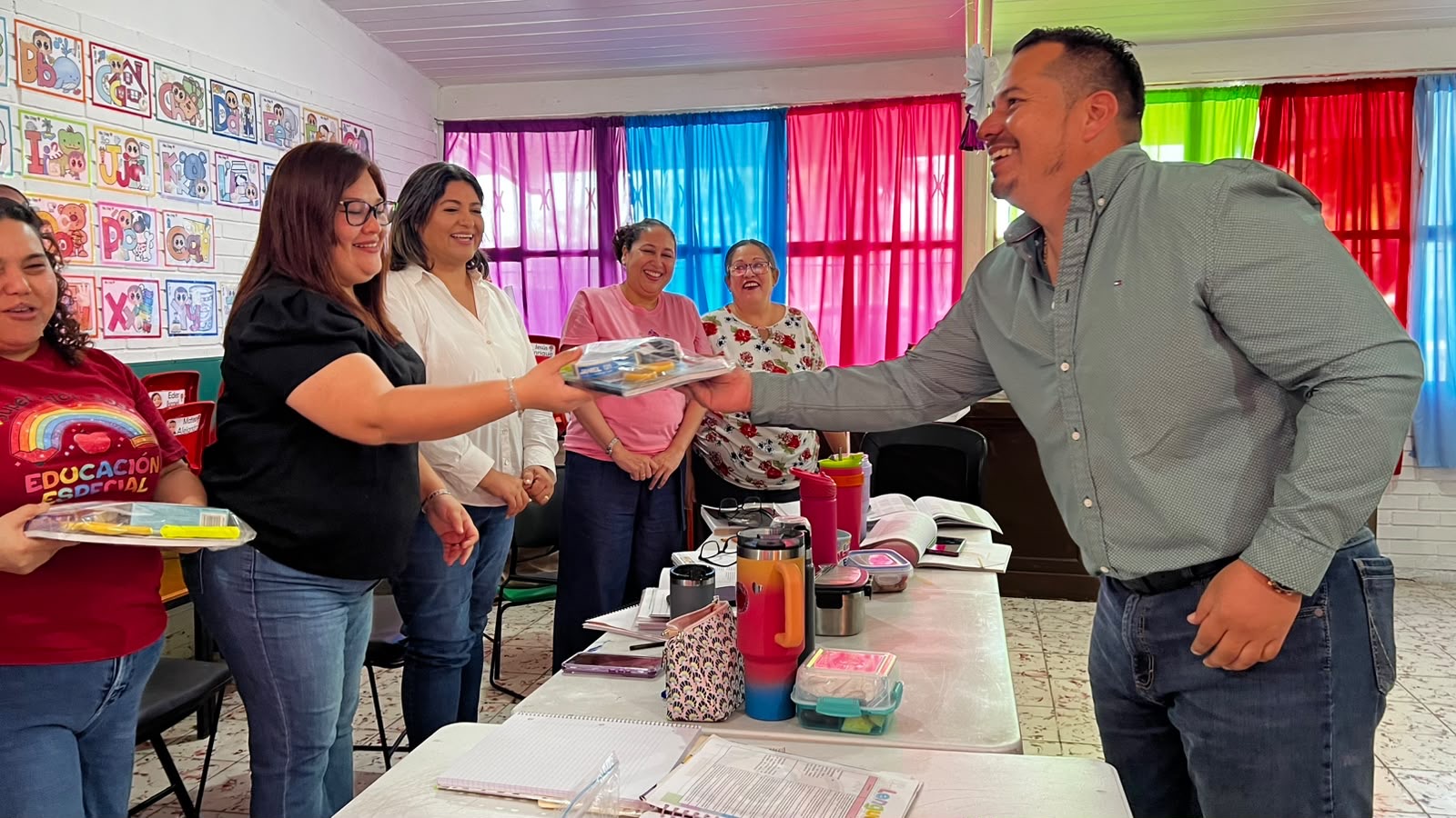 Reconoce Javier la labor educativa