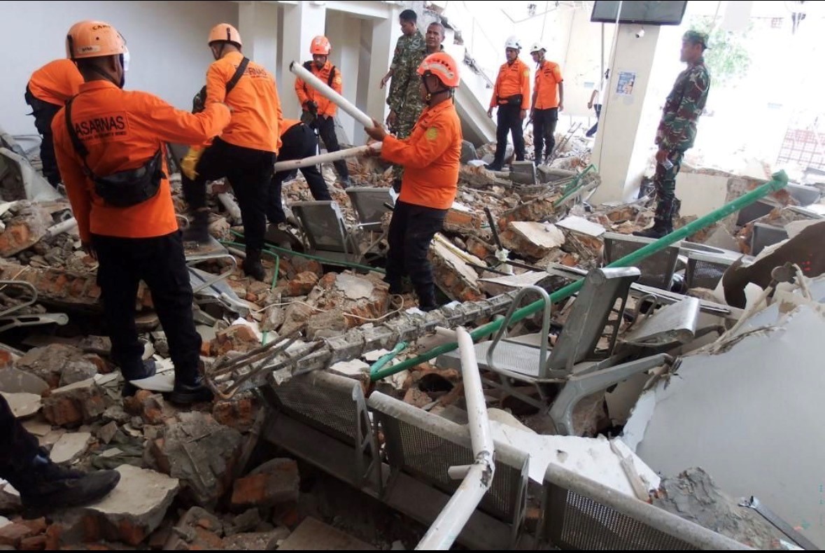 CONFIRMAN 47 MUERTOS POR SISMO EN INDONESIA