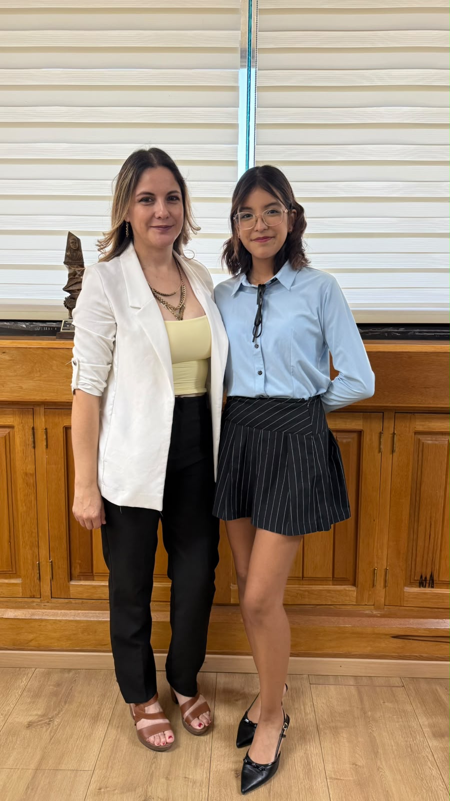 Se va a Francia estudiante de la UTC con Super Beca
