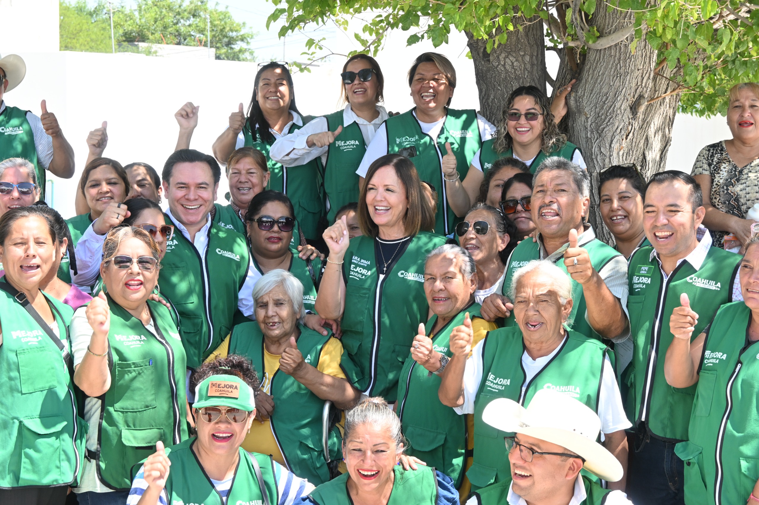 Sari Perez y Manolo Jiménez acercan servicios de salud a familias de Frontera