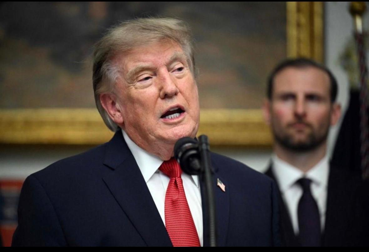 Bajaría Trump a 15% arancel a autos importados de Canadá