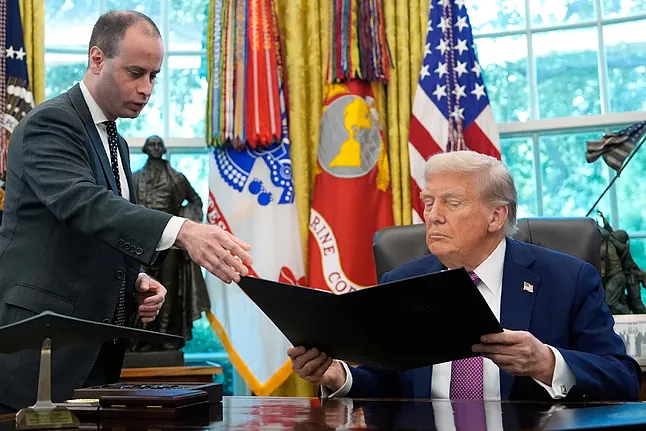 Trump anuncia a Will Scharf como el nuevo asesor legal de la Casa Blanca