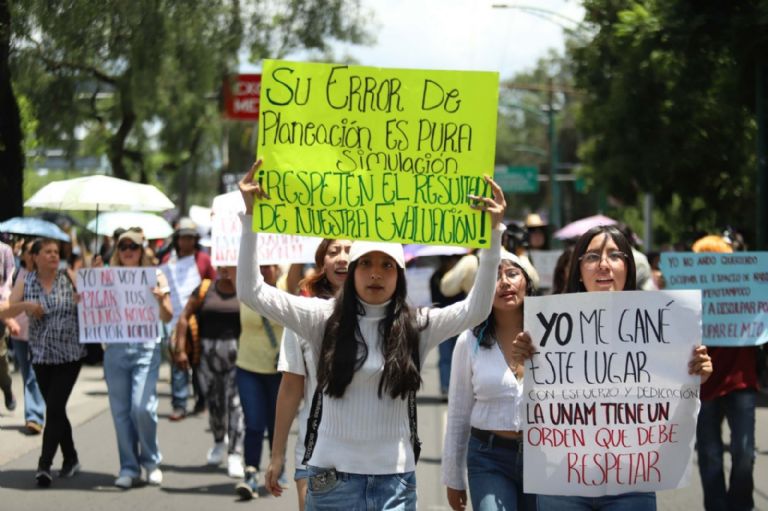Protestan estudiantes seleccionados en UNAM