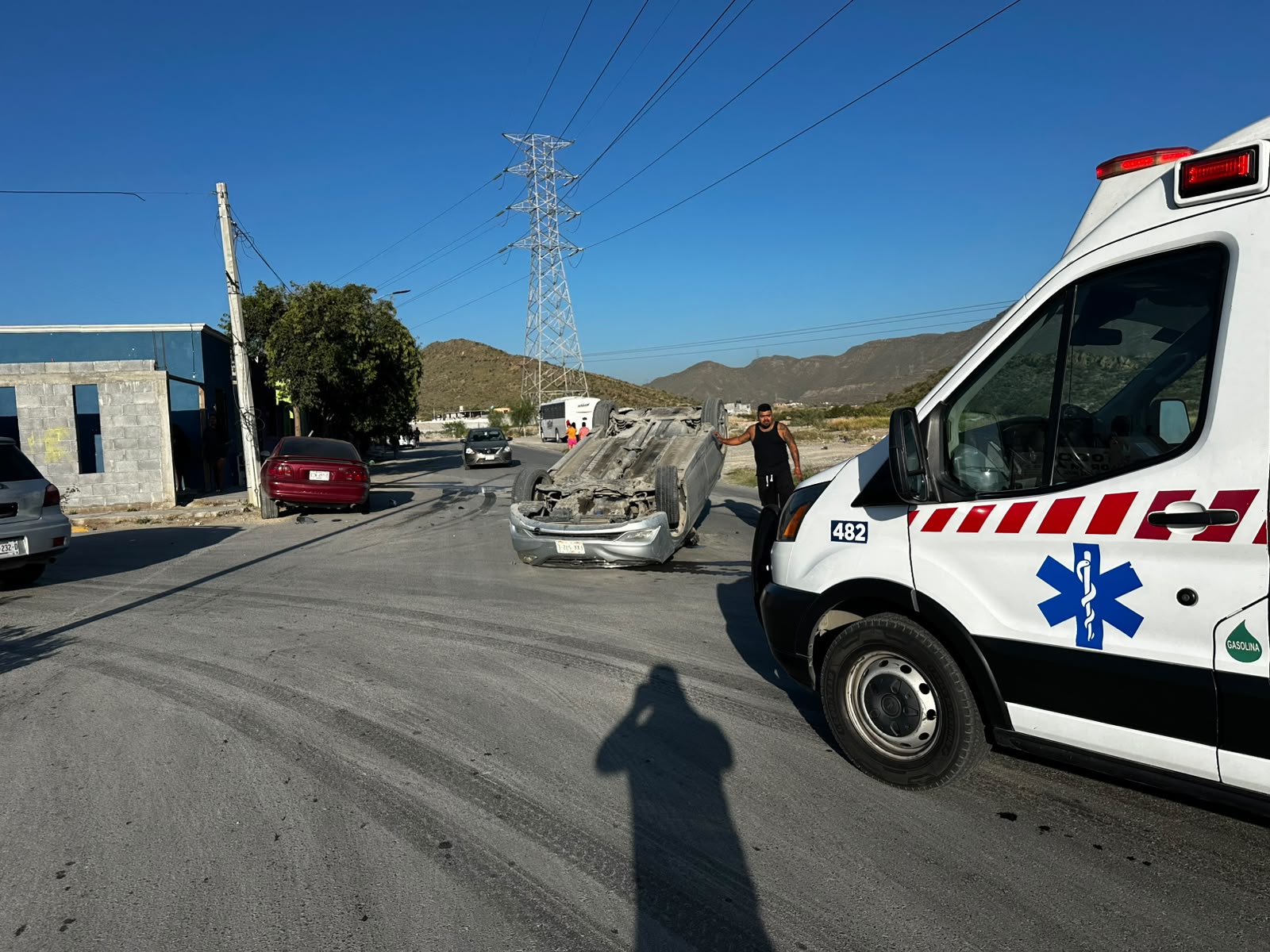 DUERME AL VOLANTE Y SE VUELCA EN ANALCO