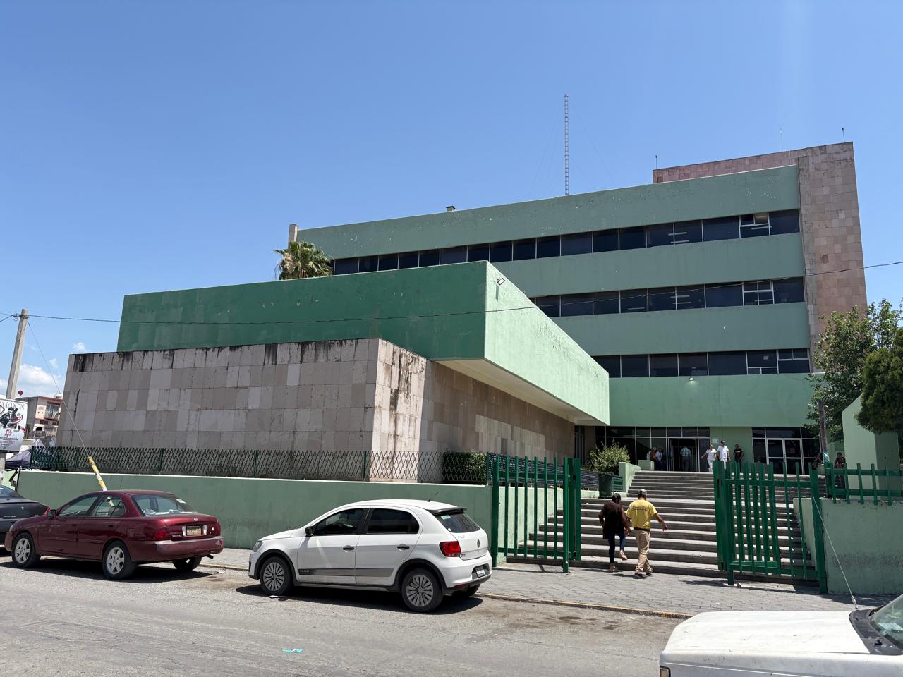 Justifican la falta de aire acondicionado en Clínica 7