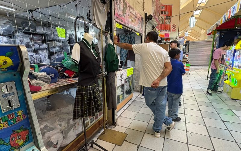 Pega crisis económica a la venta de uniformes