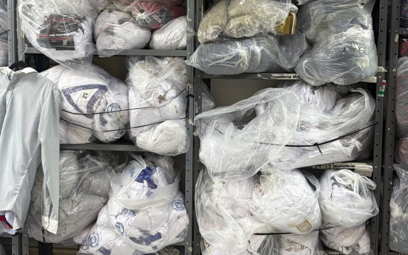 Pega crisis económica a venta de útiles y uniformes