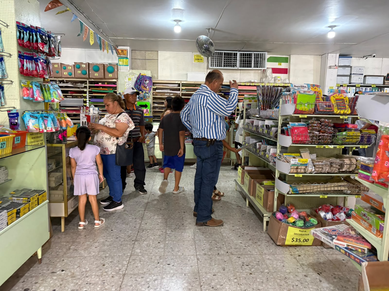 Preocupa a papás el alto costo de útiles escolares