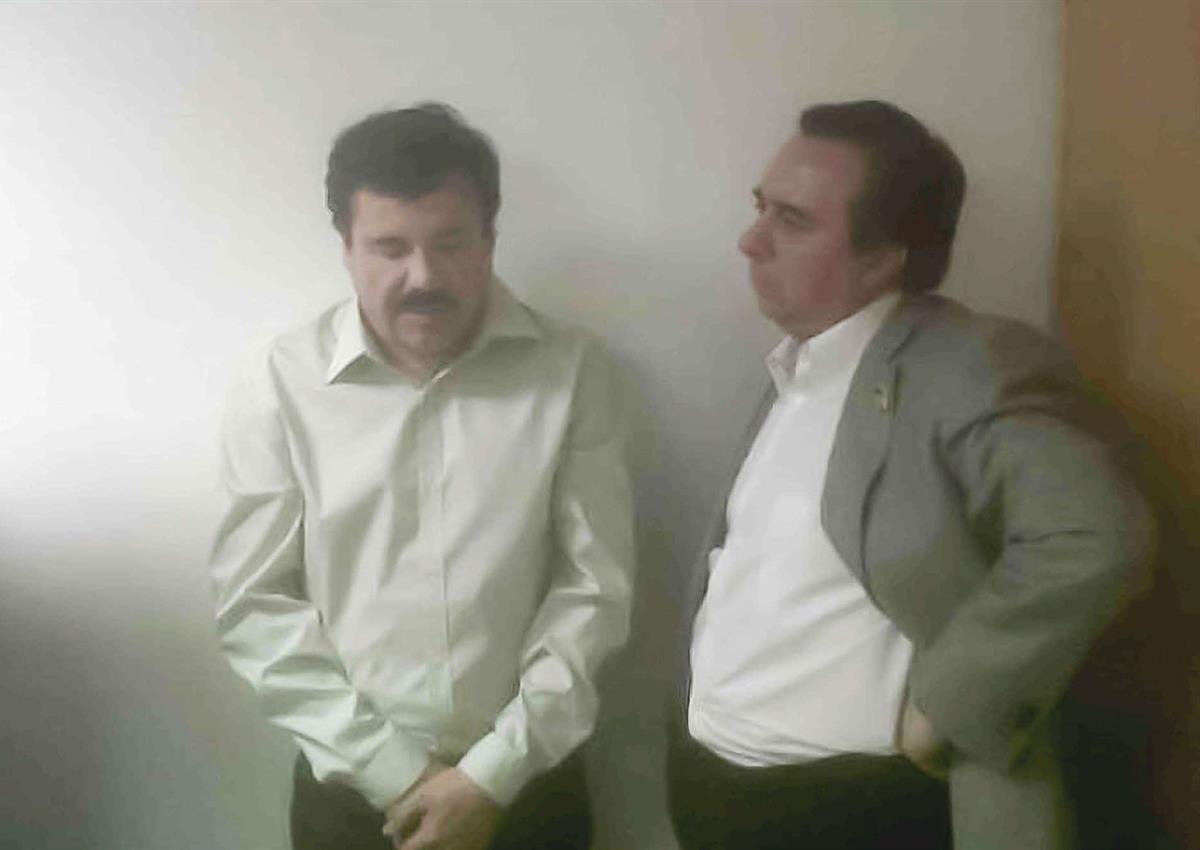 Surge foto de Tomás Zerón interrogando a «El Chapo»