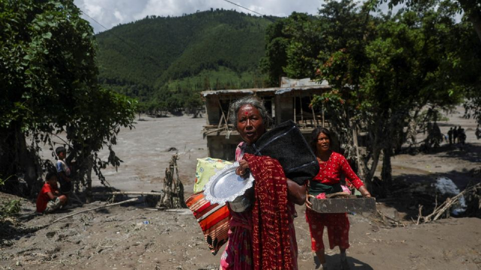 Alrededor de 10 mil familias de Nepal necesitan ayuda urgente a 24 horas de las inundaciones repentinas: OMS