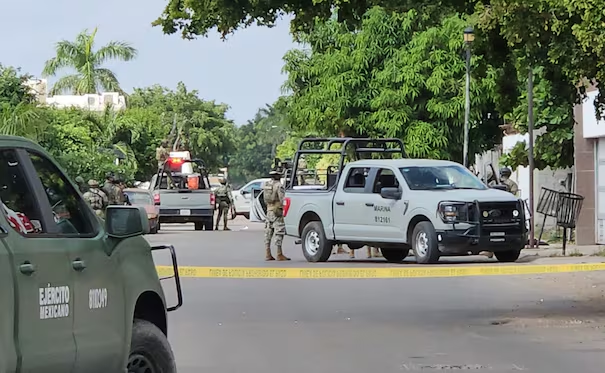 Ataque con explosiv*s a fuerzas de seguridad provoca cierre de carretera federal en Tabasco, Zacatecas; hay dos policías lesionados
