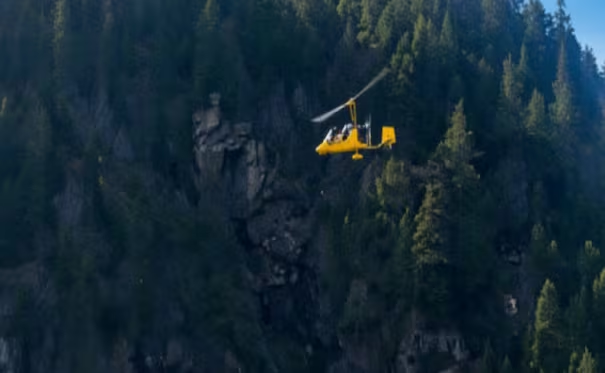Un helicóptero choca contra cables de un teleférico en Italia; hay 2 personas muert*s