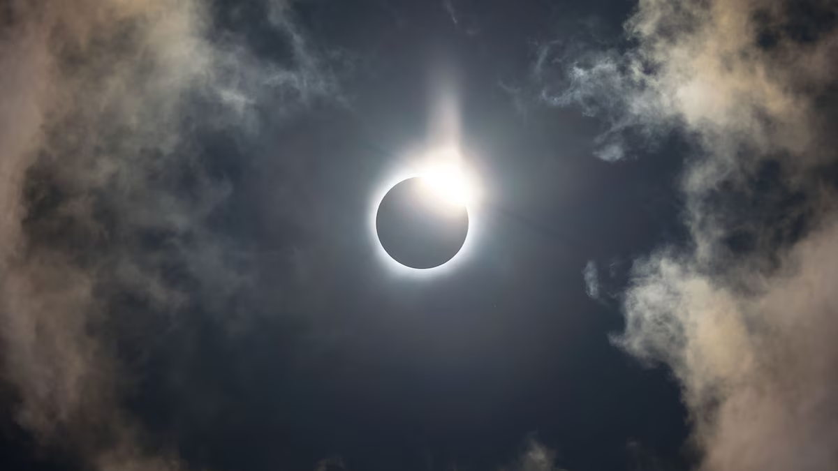 Eclipse total de Sol oscurecerá tres continentes el 12 de agosto: ¿Dónde se verá total y parcialmente?