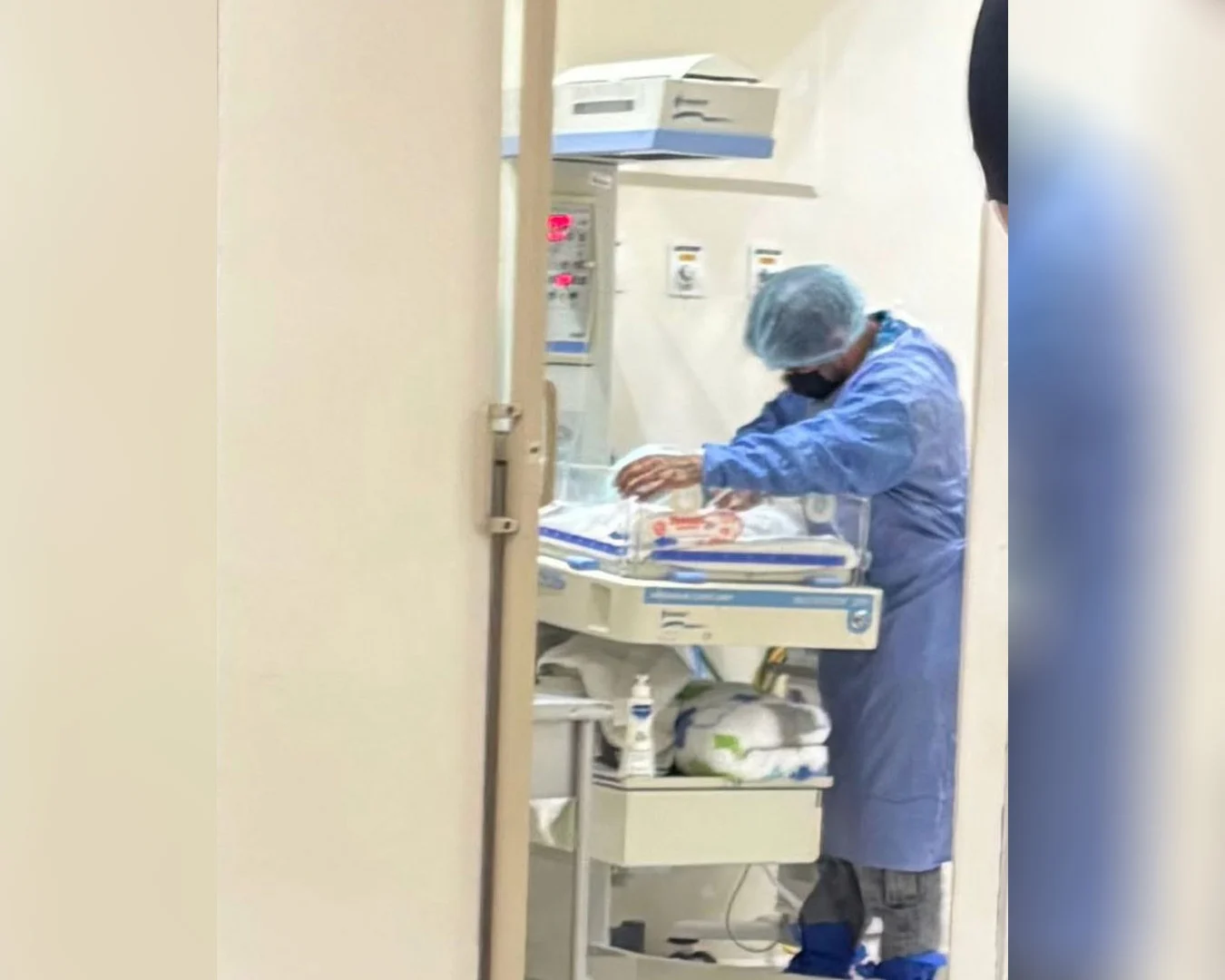 Trasladan a Monterrey a bebé prematuro tras días de espera