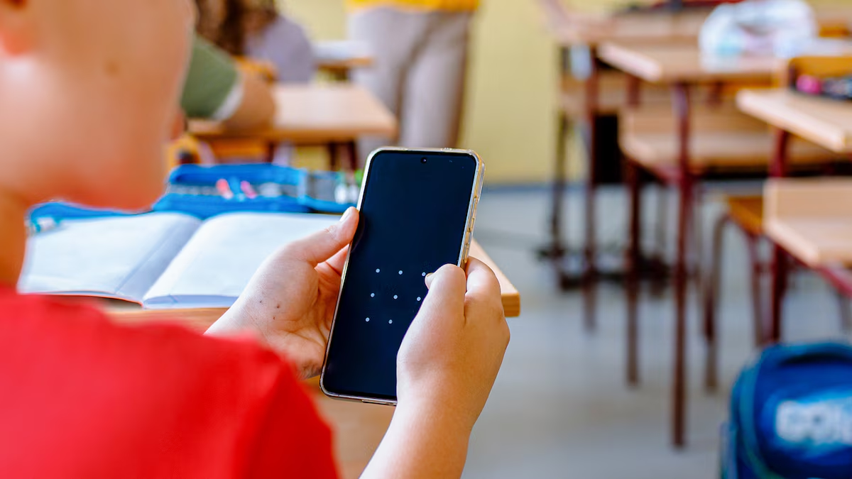 Maestros quieren ‘reglas’ para uso de celulares en salones: SEP definirá propuesta con padres