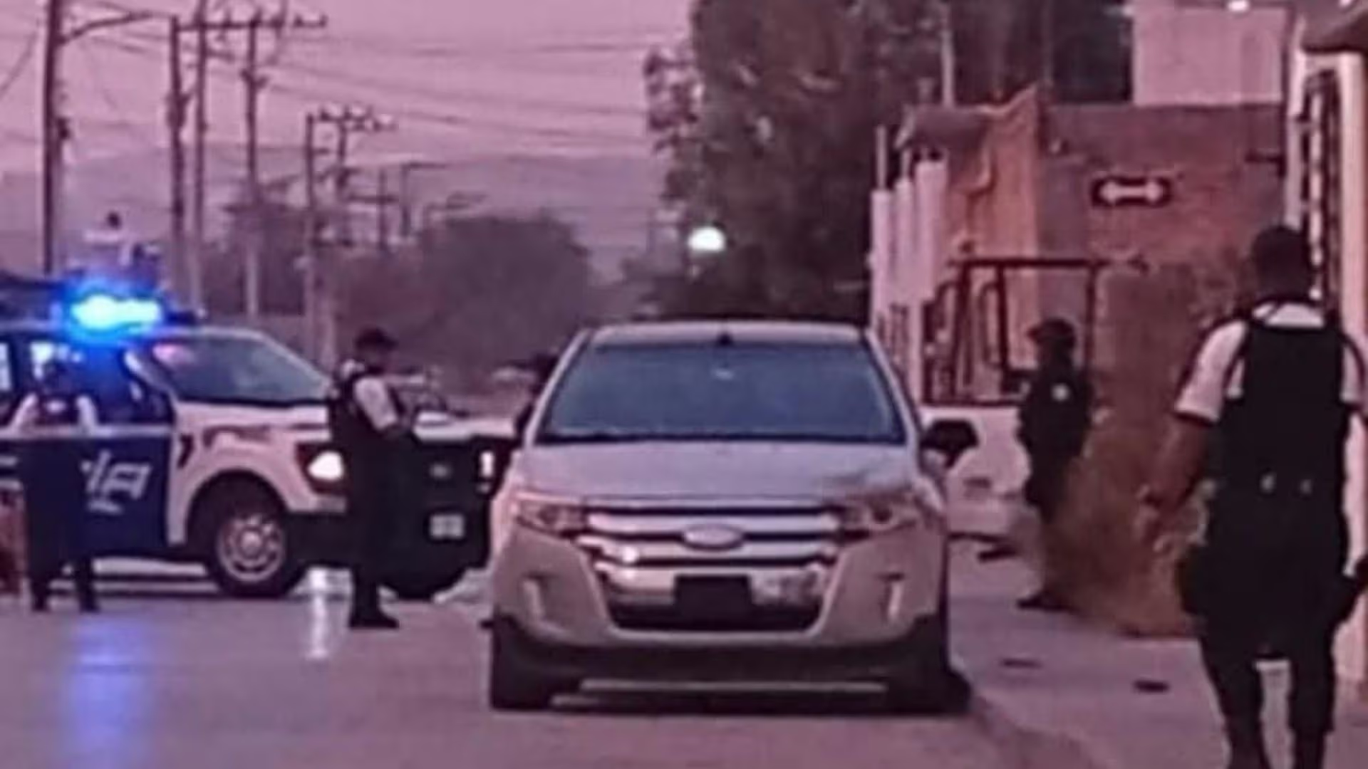 Atac4n a bal4zos casa de coordinadora de la Policía Municipal de SLP
