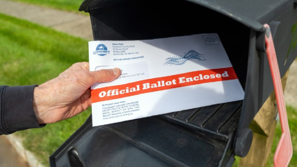 Se mantiene el voto por correo en EU: jueza desestima petición de Trump para desbloquear su reforma electoral