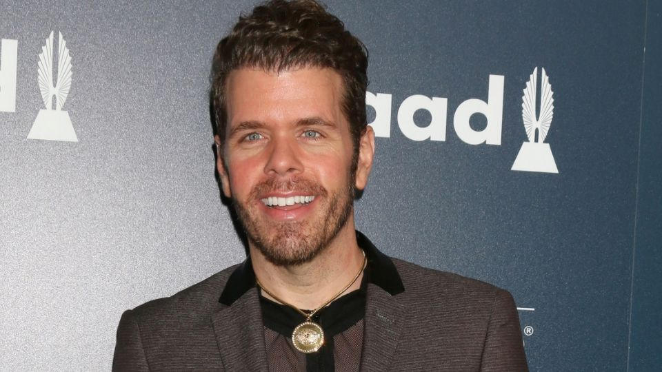 El influencer Perez Hilton se autolesi*na durante transmisión en vivo; lo trasladan a un hospital