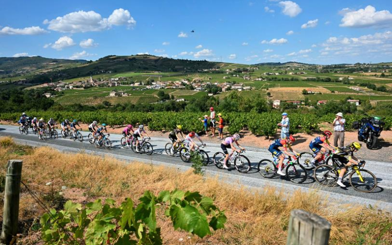 Romina Hinojosa completa la Etapa 5 del Tour de Francia Femenino 2026
