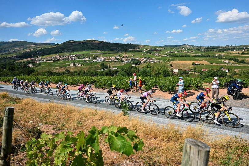 Romina Hinojosa completa la Etapa 5 del Tour de Francia Femenino 2026