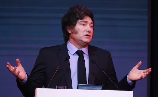 Milei retira polémica propuesta sobre venta de tierras a extranjeros; discutirán proyecto de inviolabilidad de la propiedad privada