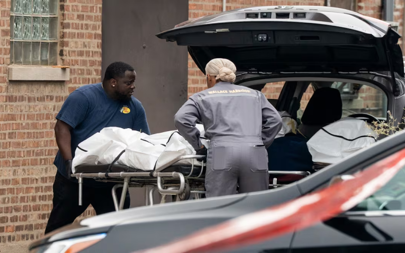 Macabro hallazgo en funeraria de Chicago; encuentran más de 50 cuerp0s mal almacenados y en descomposición
