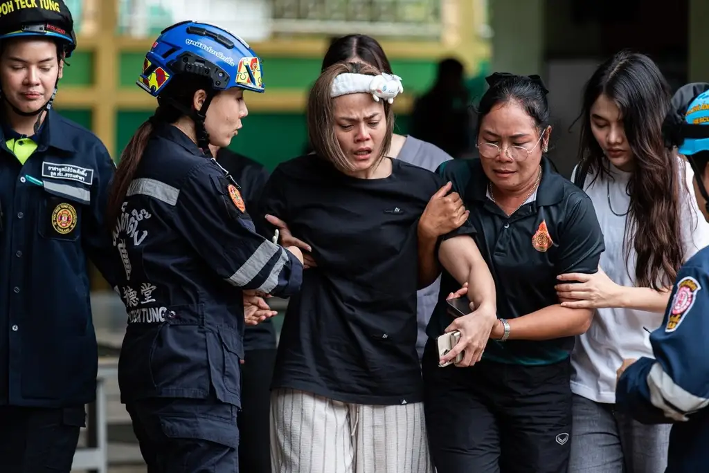 Estudiante de secundaria m4tó a tiros a sus abuelos y a cinco profesores en colegio de Tailandia