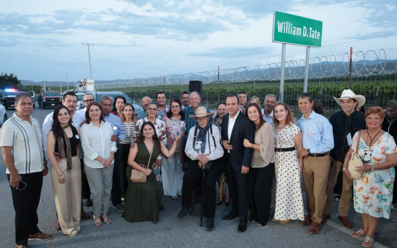 Parras reconoce al Mayor William D. Tate en el 30 aniversario del hermanamiento con Grapevine
