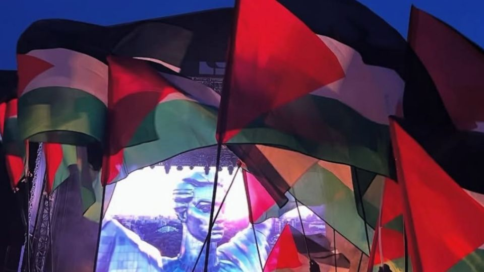 Singapur prohíbe a Massive Attack tras mostrar bandera palestina