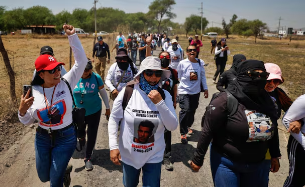 Convocan a colectivos de madres buscadoras a identificar prendas localizadas en rancho de Jalisco; buscan pistas sobre desaparecidos
