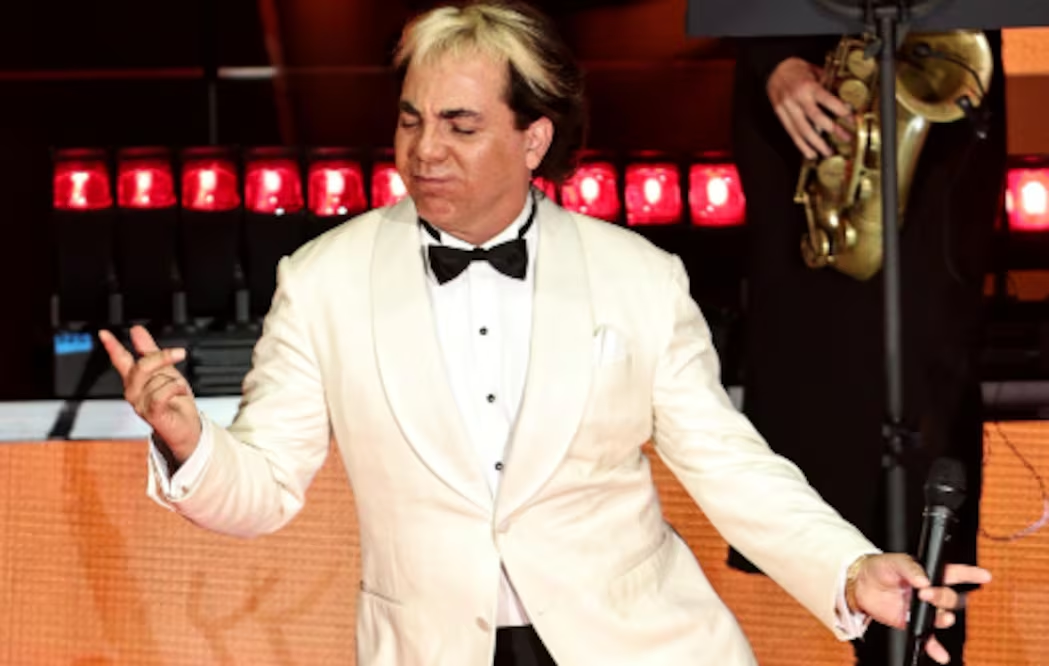 Cristian Castro, captado con una nueva mujer; no es la joven con que presumía salir hace unos días