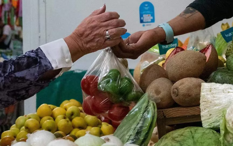Comida en la calle, la papa y cebolla: los productos que dispararon la pobreza alimentaria en México durante julio