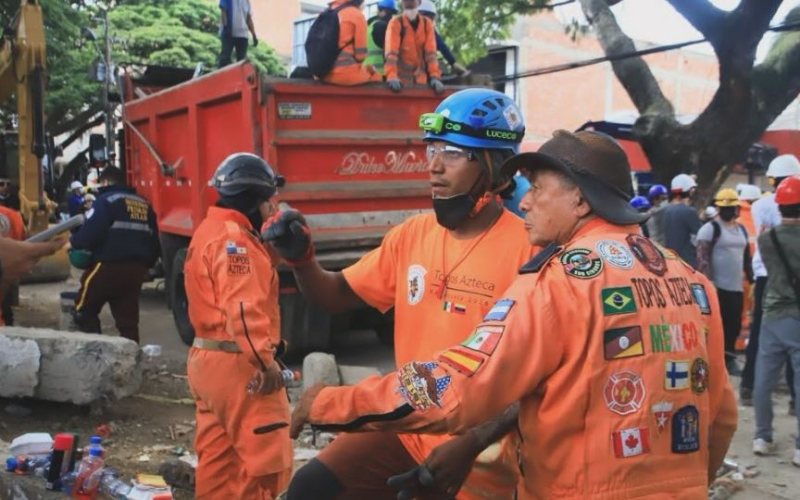 Un grupo de topos mexicanos llega a Colombia pese a restricciones a la ayuda internacional