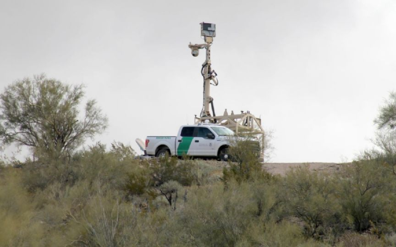 Hallan 73 c*dáveres de migrantes en el desierto de la frontera de Arizona con México en lo que va de 2026