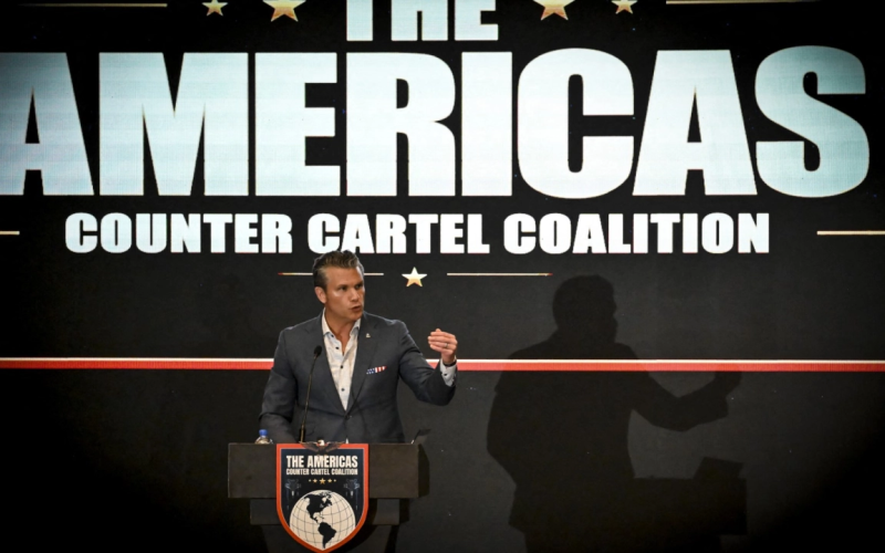 Hegseth adelanta que la Coalición Anticárteles planea ataques «en tierra» junto a países socios