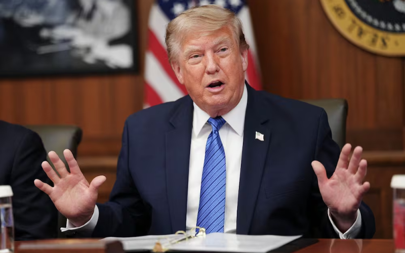 Trump afirma que «pronto» declarará el estrecho de Ormuz como «territorio de EU»; «es cierto», dice entre sonrisas
