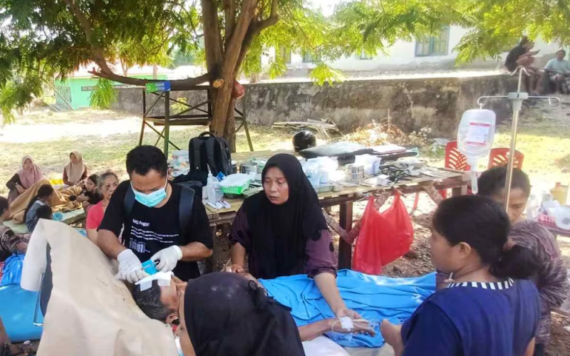 Terremoto frente a la costa de Indonesia deja al menos 47 mu3rtos; reportan edificios colapsados