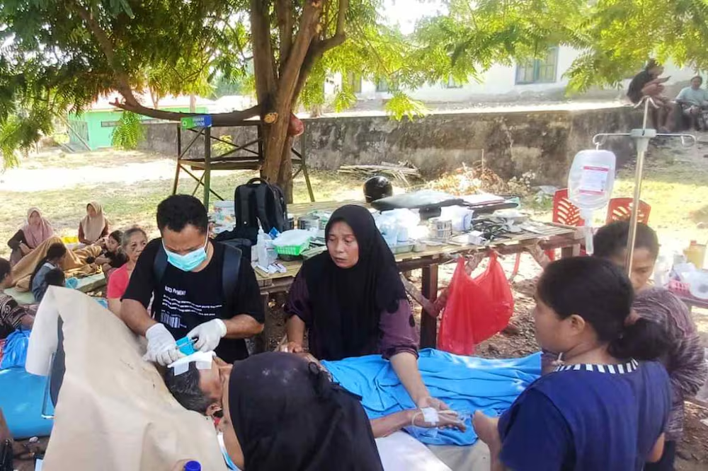 Terremoto frente a la costa de Indonesia deja al menos 47 mu3rtos; reportan edificios colapsados