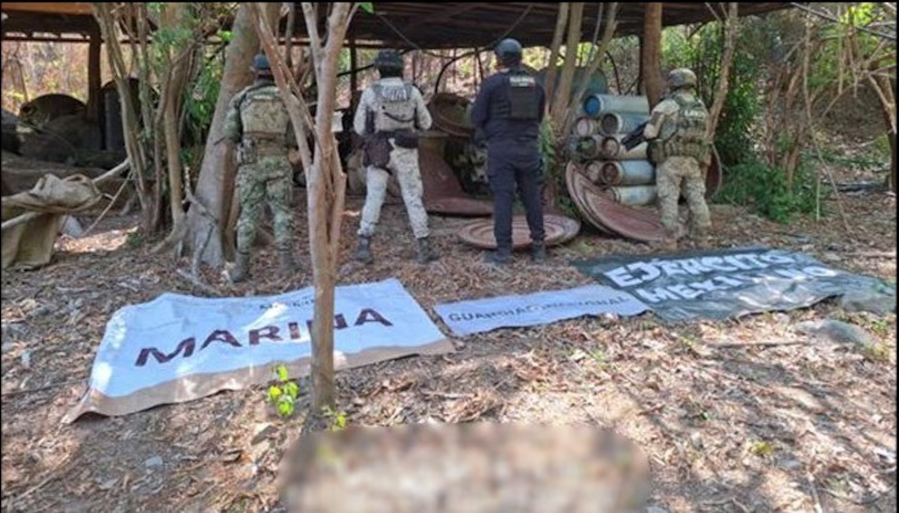 Marina localiza y neutraliza laboratorio clandestino para fabricar drogas en Lázaro Cárdenas, Michoacán
