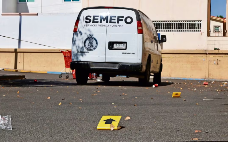 Asesin4n a dos hombres frente al Palacio de Gobierno en Culiacán, Sinaloa; fueron acribill4dos con fusil3s automáticos