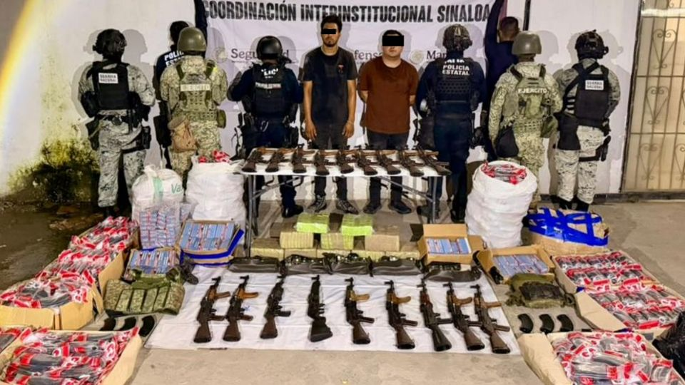 Caen dos presuntos integrantes del Cártel de Sinaloa y les aseguran un arsenal en Mazatlán