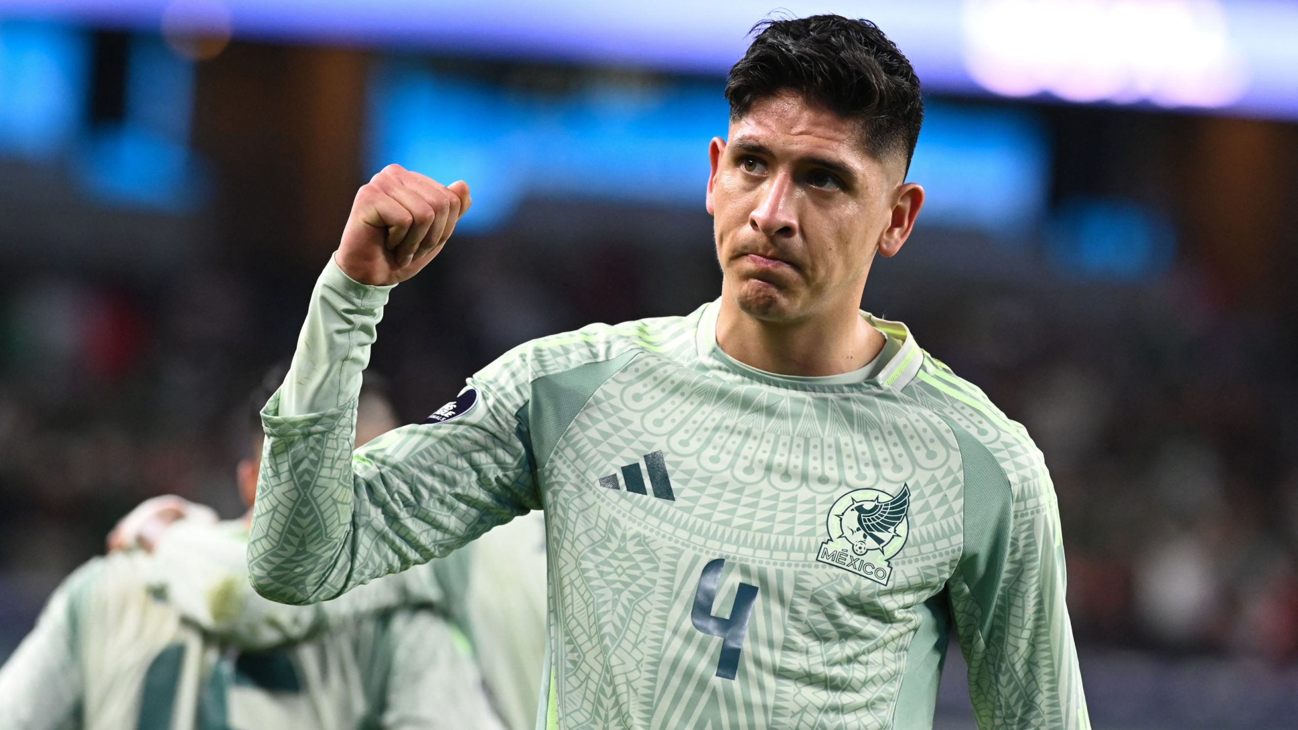 Edson Álvarez despierta interés en Europa: estos son los tres clubes que lo buscan