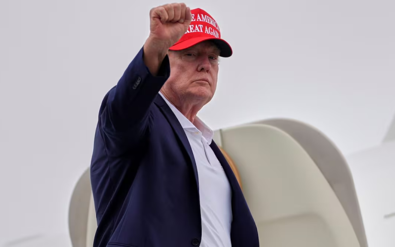 Trump am3naza con b*mbardear Omán; exige que no se interponga en el diálogo con Irán sobre Ormuz
