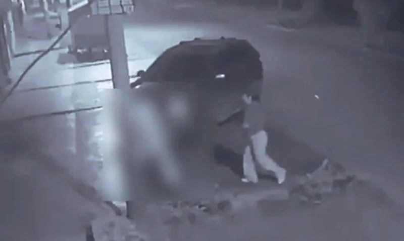 Hombre mat4 a adulto mayor tras encontrarlo con su esposa: cámaras captaron el ataque