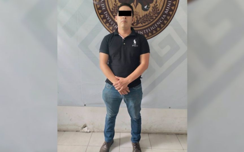 Detienen a un elemento de la FGR en Chiapas por ext0rsión a comerciantes