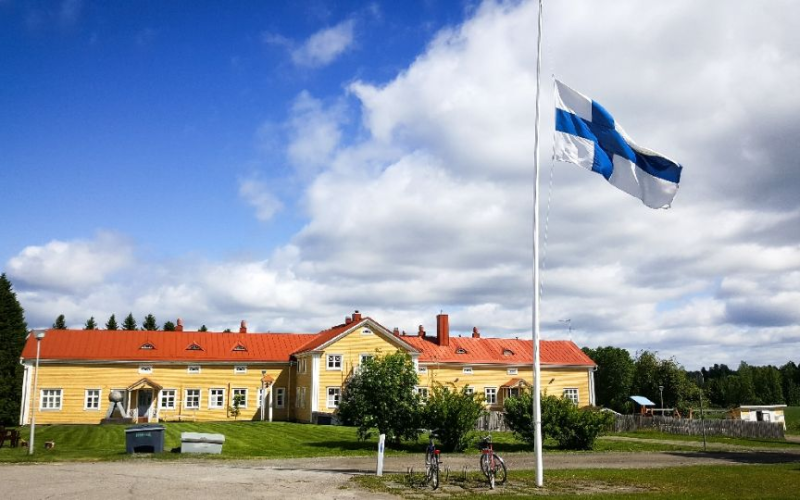 Adolescente de 16 años intenta quem4r su escuela con 50 person4s al interior en Finlandia; es detenido