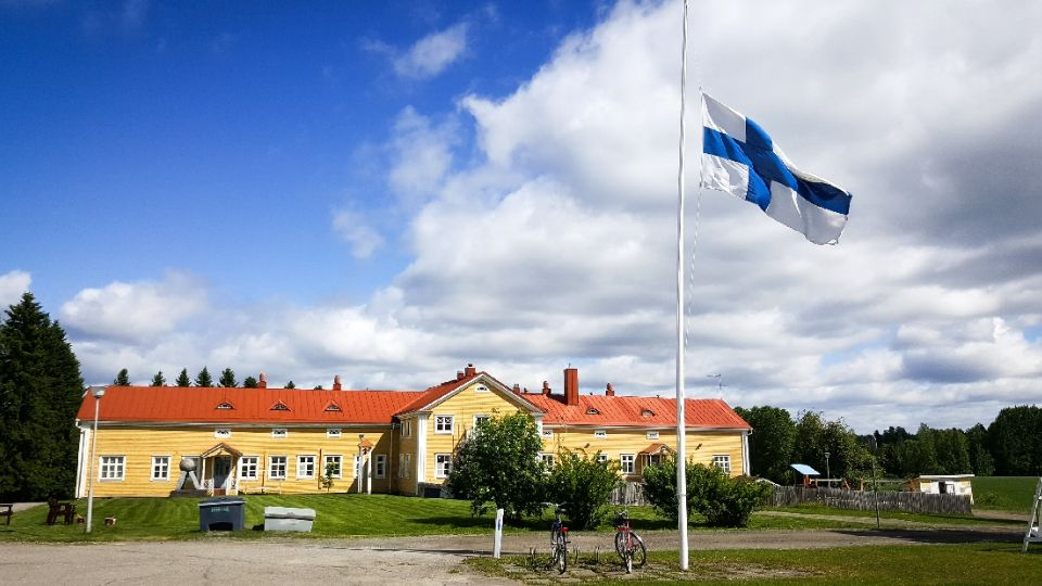Adolescente de 16 años intenta quem4r su escuela con 50 person4s al interior en Finlandia; es detenido