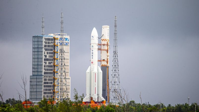 China coloca la nave Chang’e-7 en zona de lanzamiento; irá a la Luna a buscar agua congelada