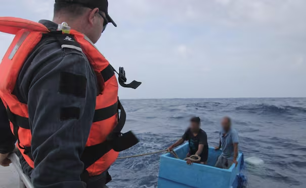 Tras cinco días en altamar, rescatan a dos pescadores desaparecidos en Chiapas; logran sobrevivir dentro de una hielera