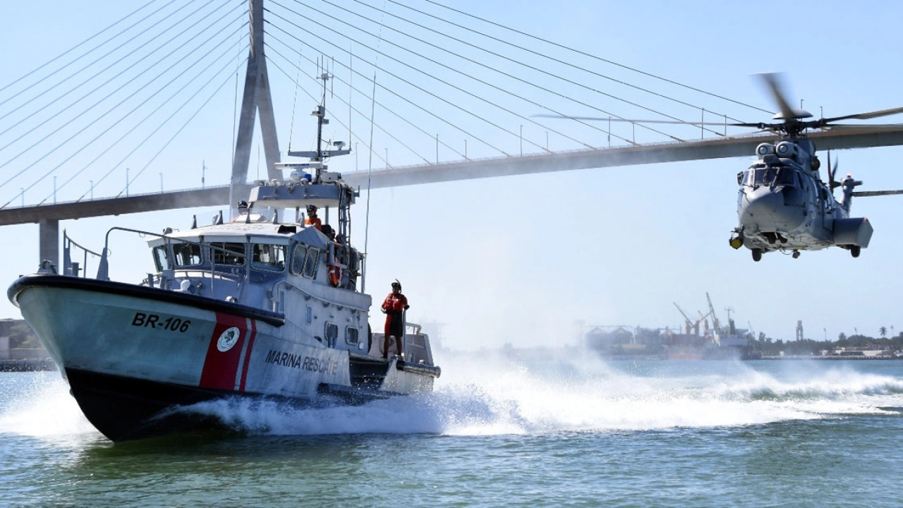 México lanza operación de rescate de una embarcación con 19 migrantes cubanos
